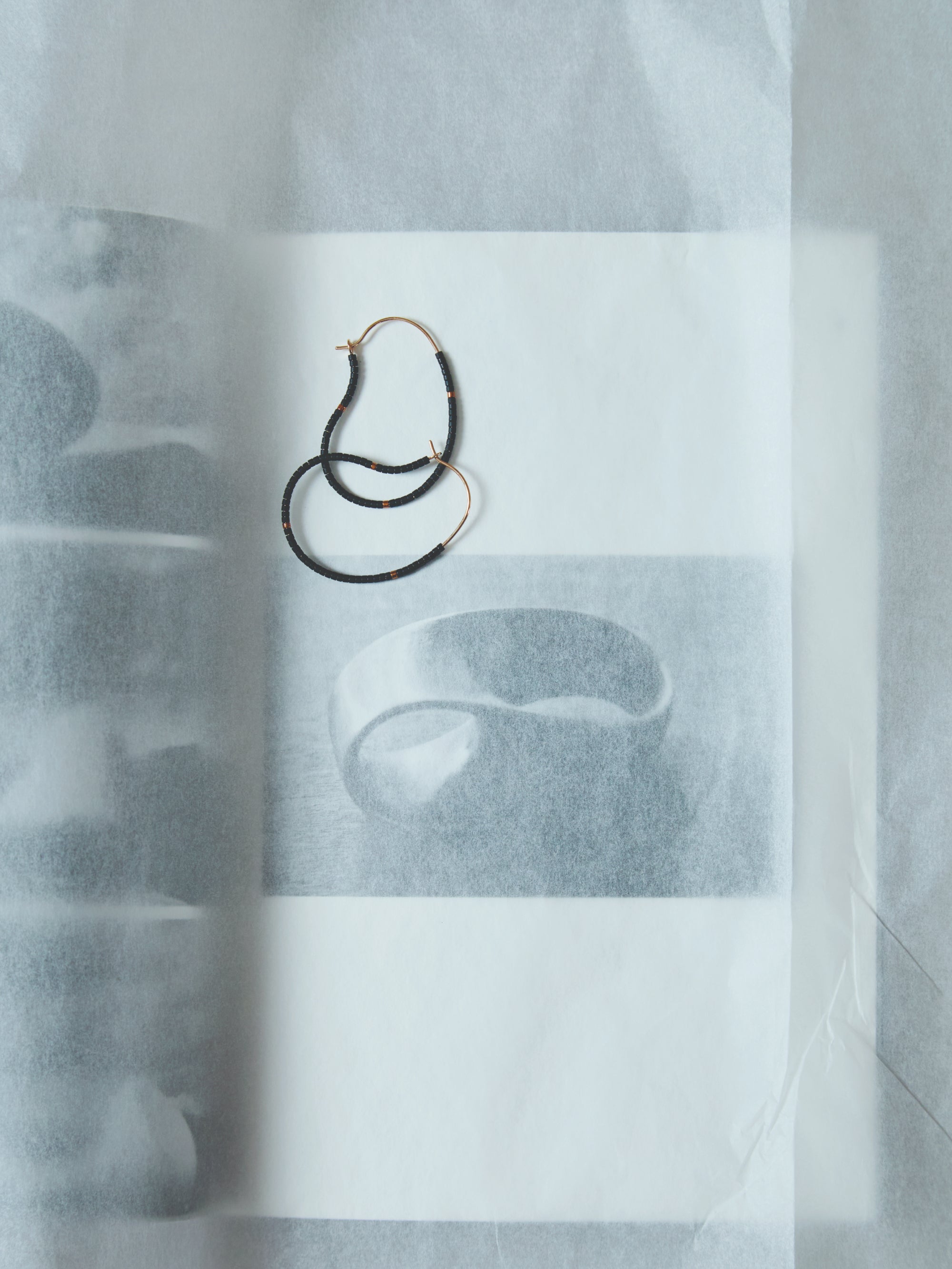 Line Oval Ear