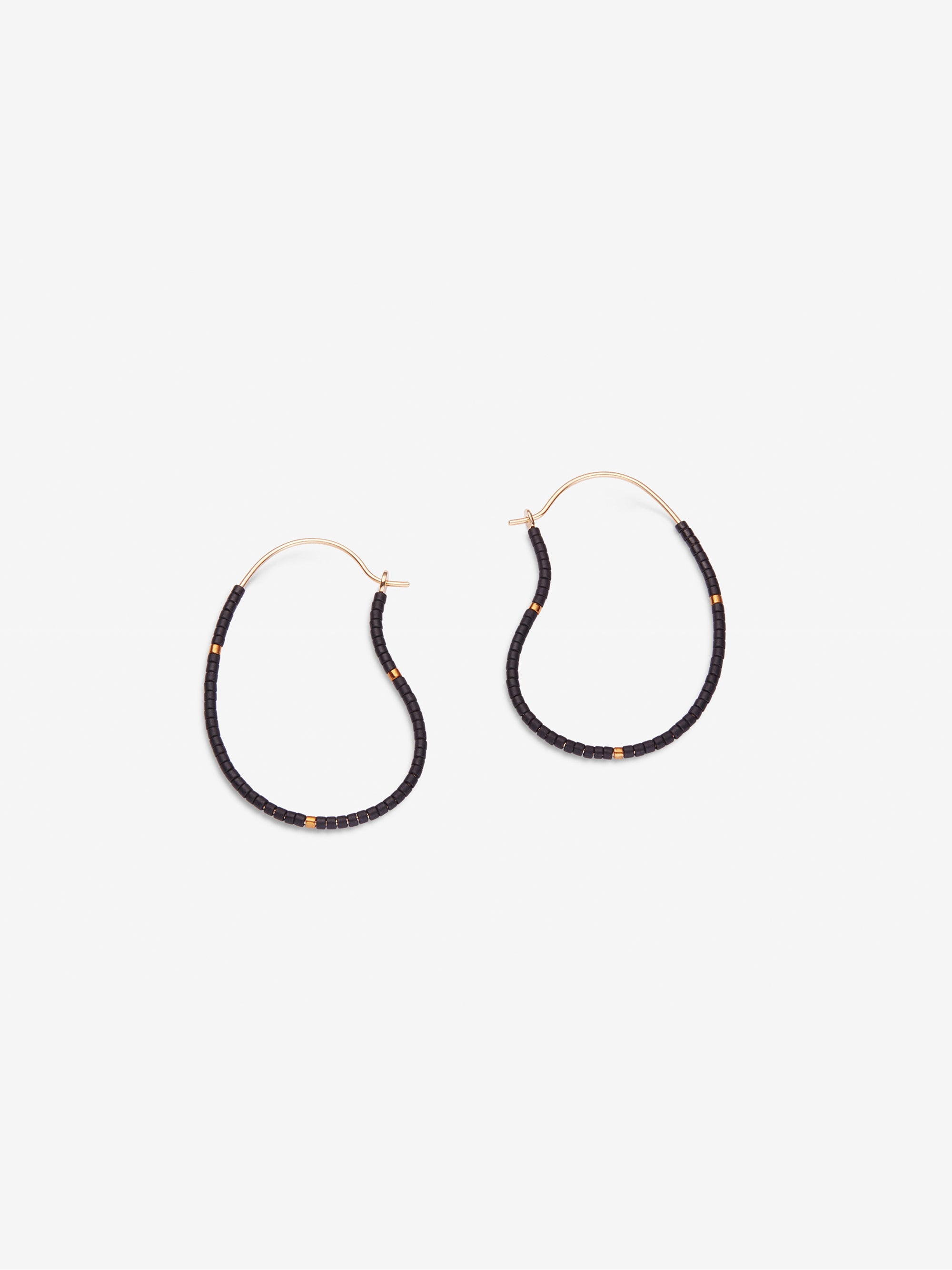 Line Oval Ear