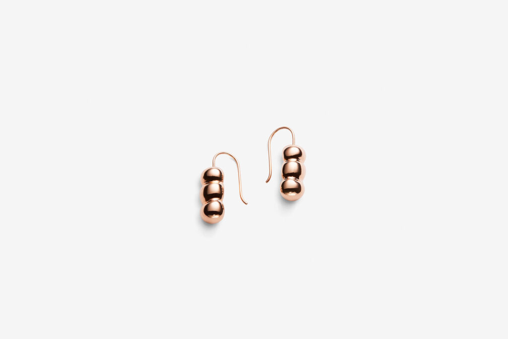 Lucia ear G